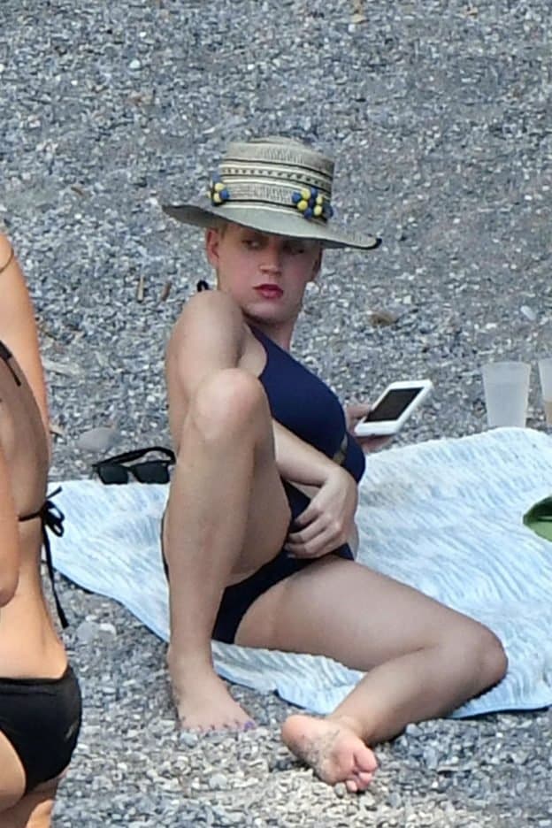 Katy Perry caught masturbating