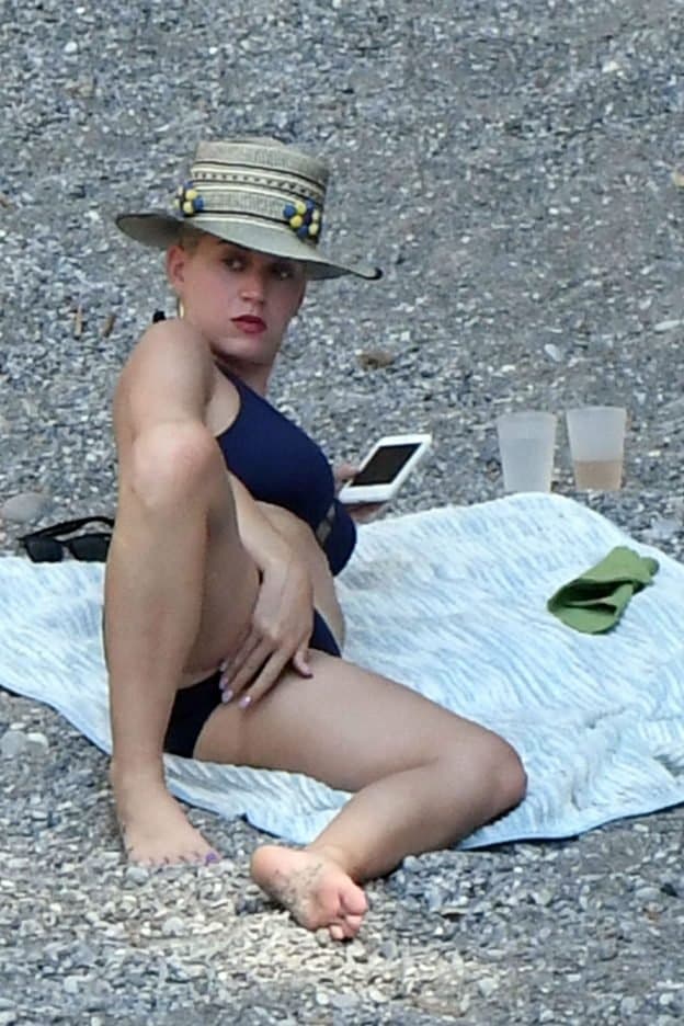 Katy Perry masturbating on the beach
