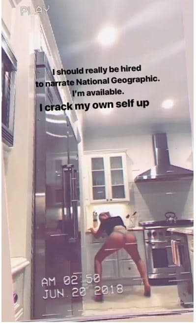 Iggy Azalea sexy ass while preparing meal