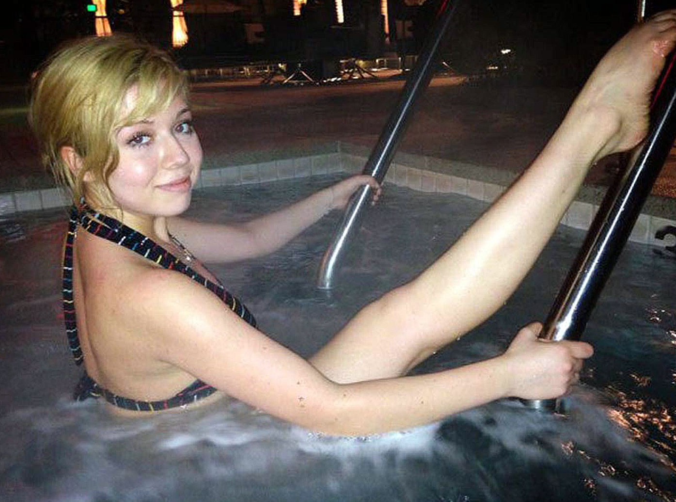 Jennette McCurdy nude sexy 22