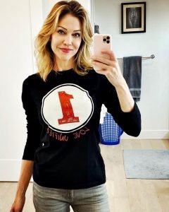 Tricia Helfer Nude: She knows how to tease the crowd nude – Leaked Diaries