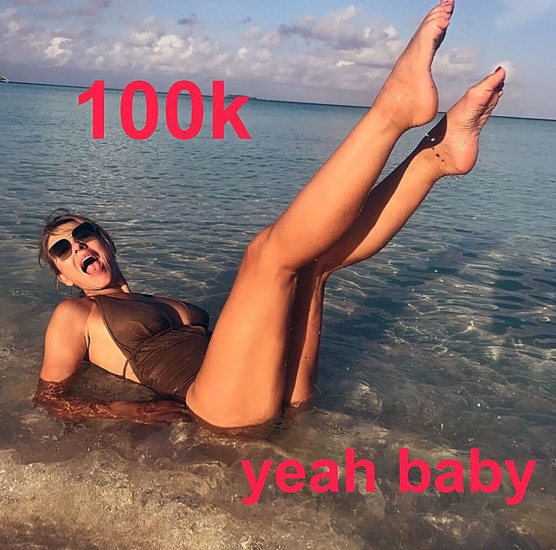 Elizabeth Hurley nude hot sexy porn leaked bikini LeakedDiaries 16