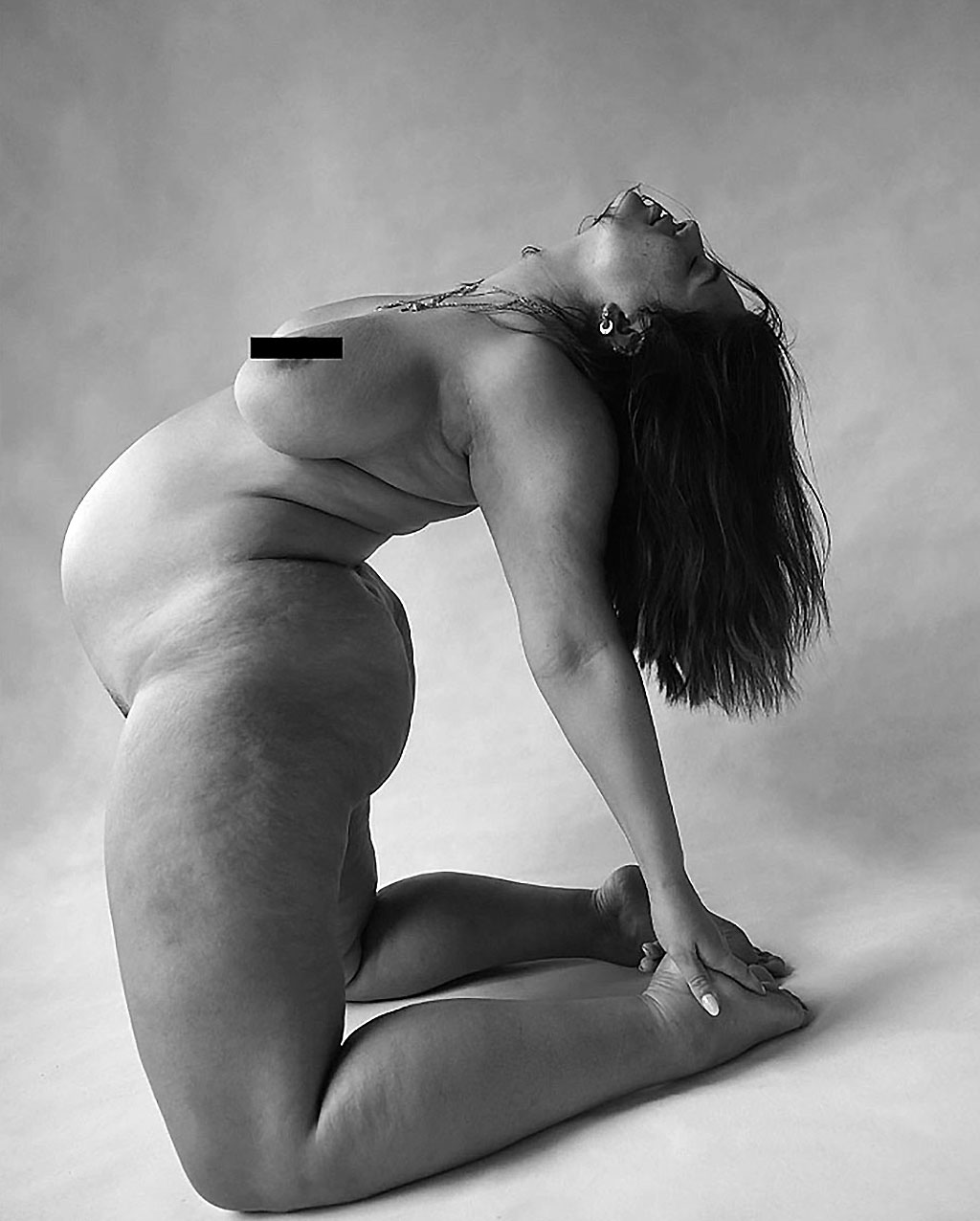 Ashley Graham nude hot sexy bikini feet ass tits pussy LeakedDiaries 25