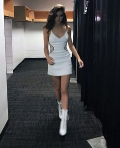 Hailee Steinfeld Nude and Topless Photos nude – Leaked Diaries