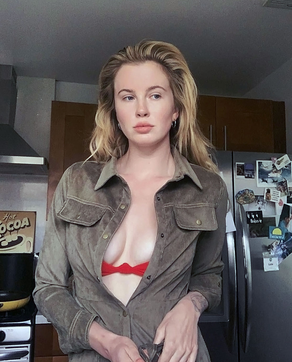 Ireland Baldwin nipples pussy naked hot topless165
