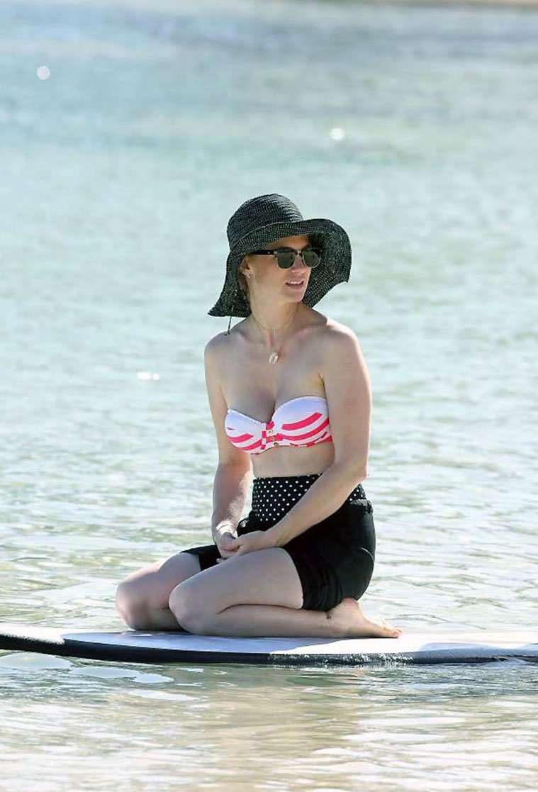 January Jones Naked and Sexy Feet Photo Collection nude – Leaked Diaries