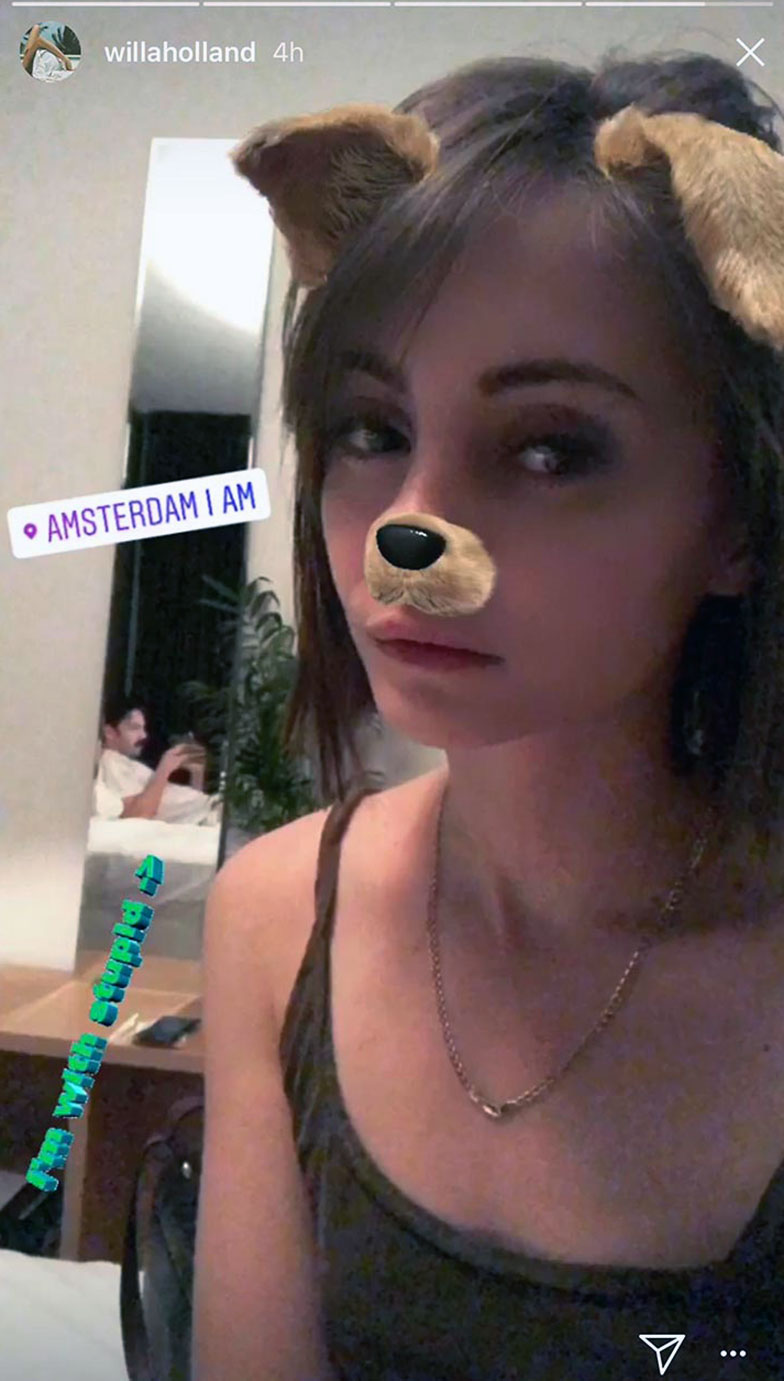 Willa Holland leaked sexy naked hot topless boobs cleavage2