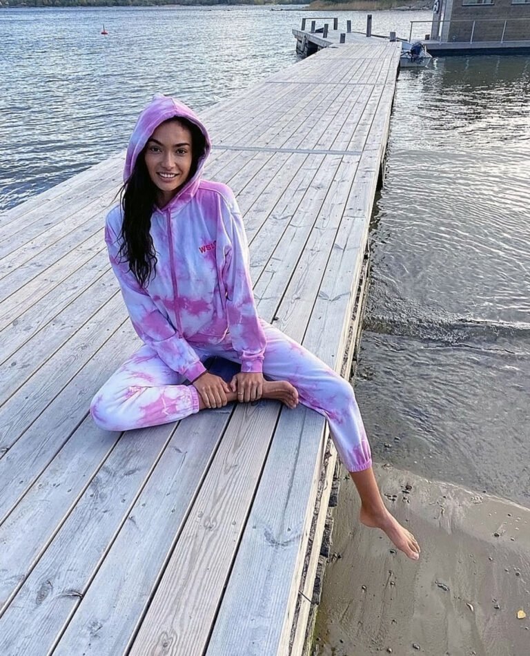 Kelly Gale Naked and Topless Photo Collection nude – Leaked Diaries