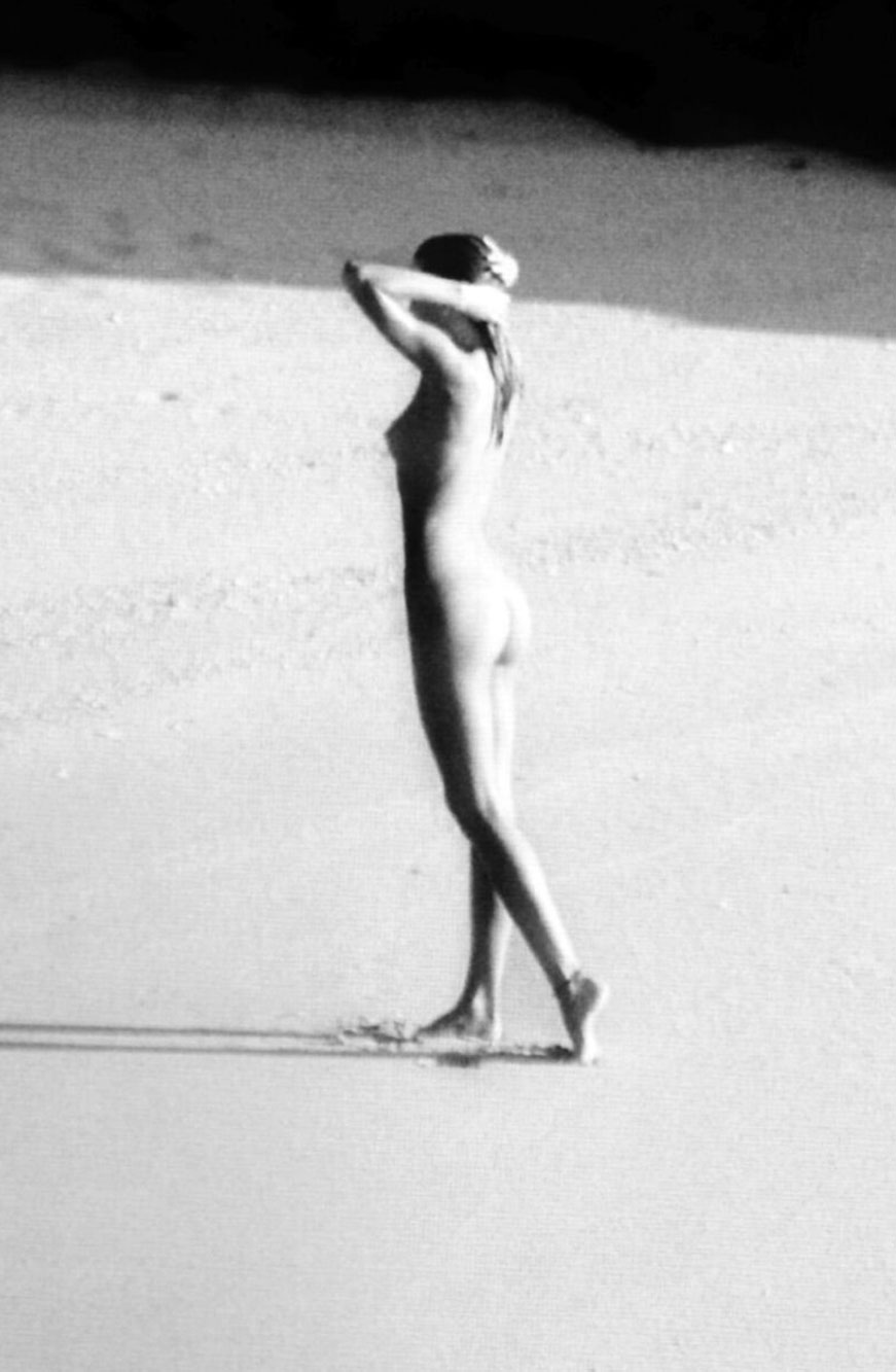 Miranda Kerr sexy topless nipples nude leaked23