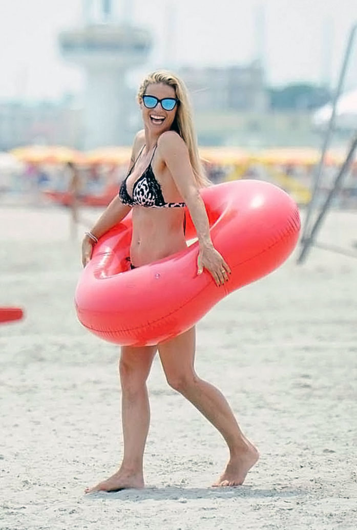 Michelle Hunziker naked topless sexy bikini14
