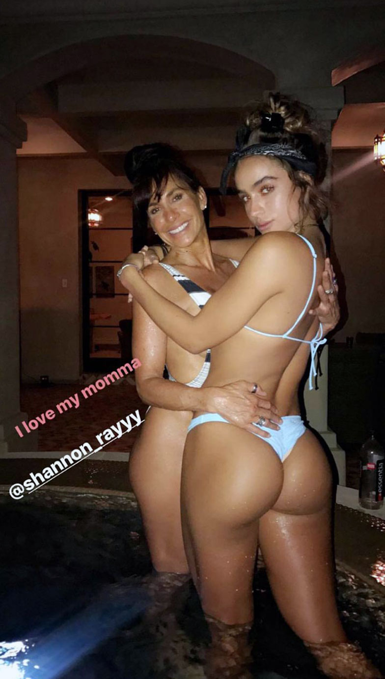 Sommer Ray sexy hot butt boobs topless28