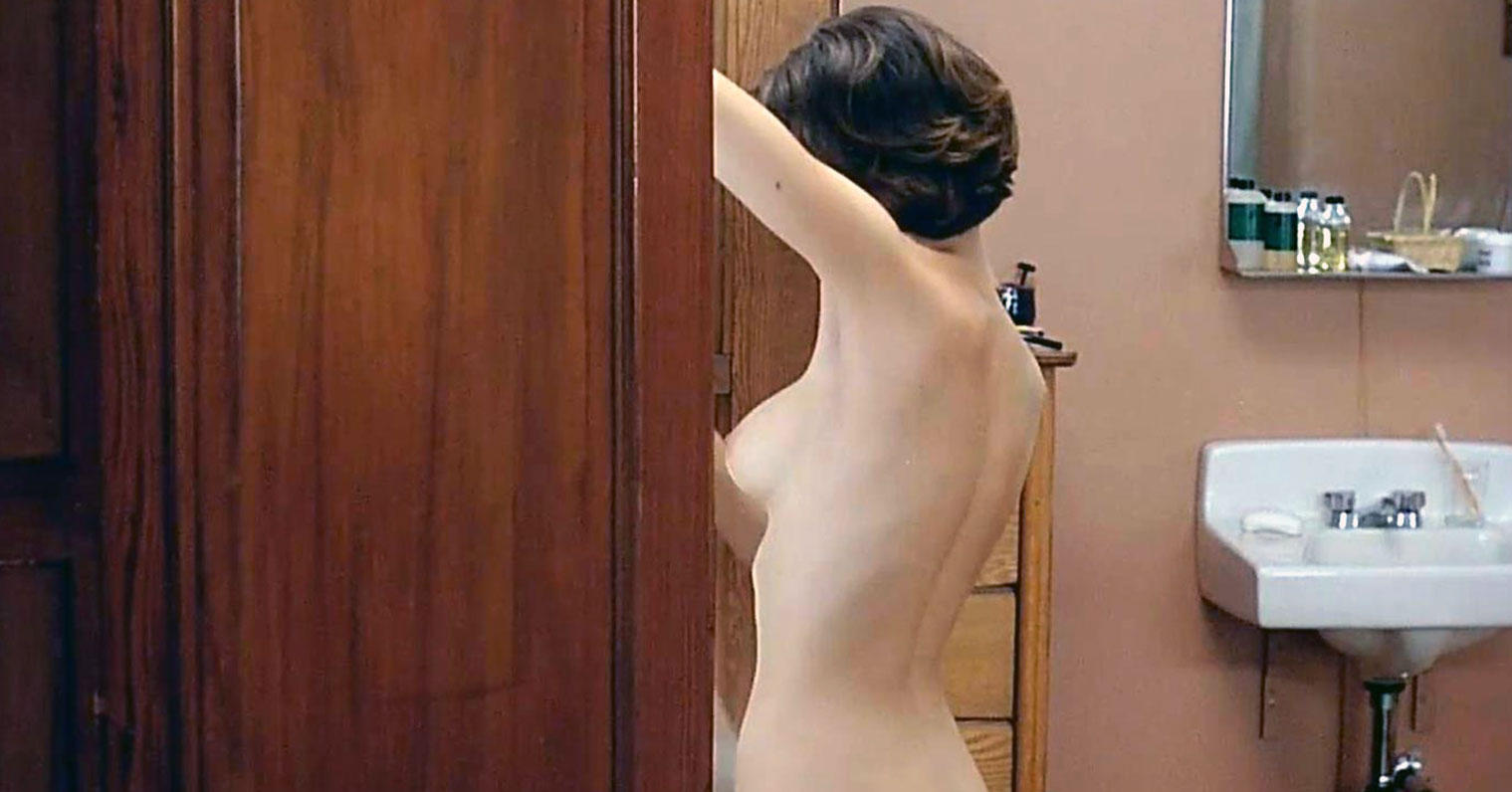 Alyssa Milano Naked Movie Pics and Sexy Feet Photos.