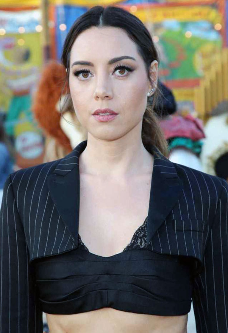Aubrey Plaza nude cleavage boobs ass naked sexy hot44