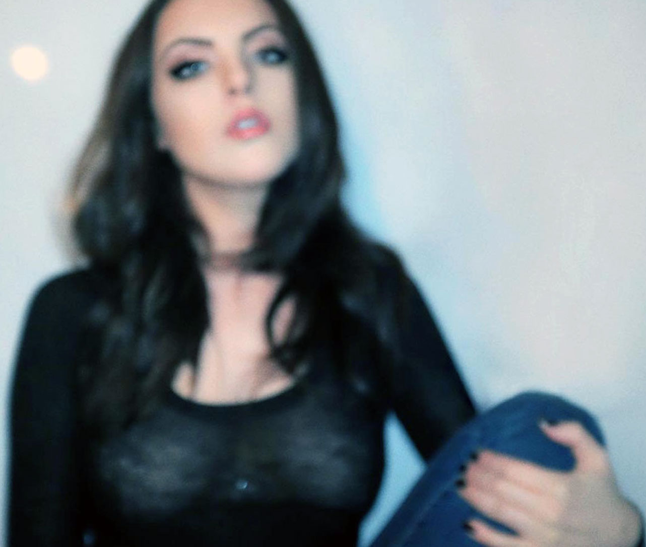 Elizabeth Gillies nude topless leaked naked sexy hot5