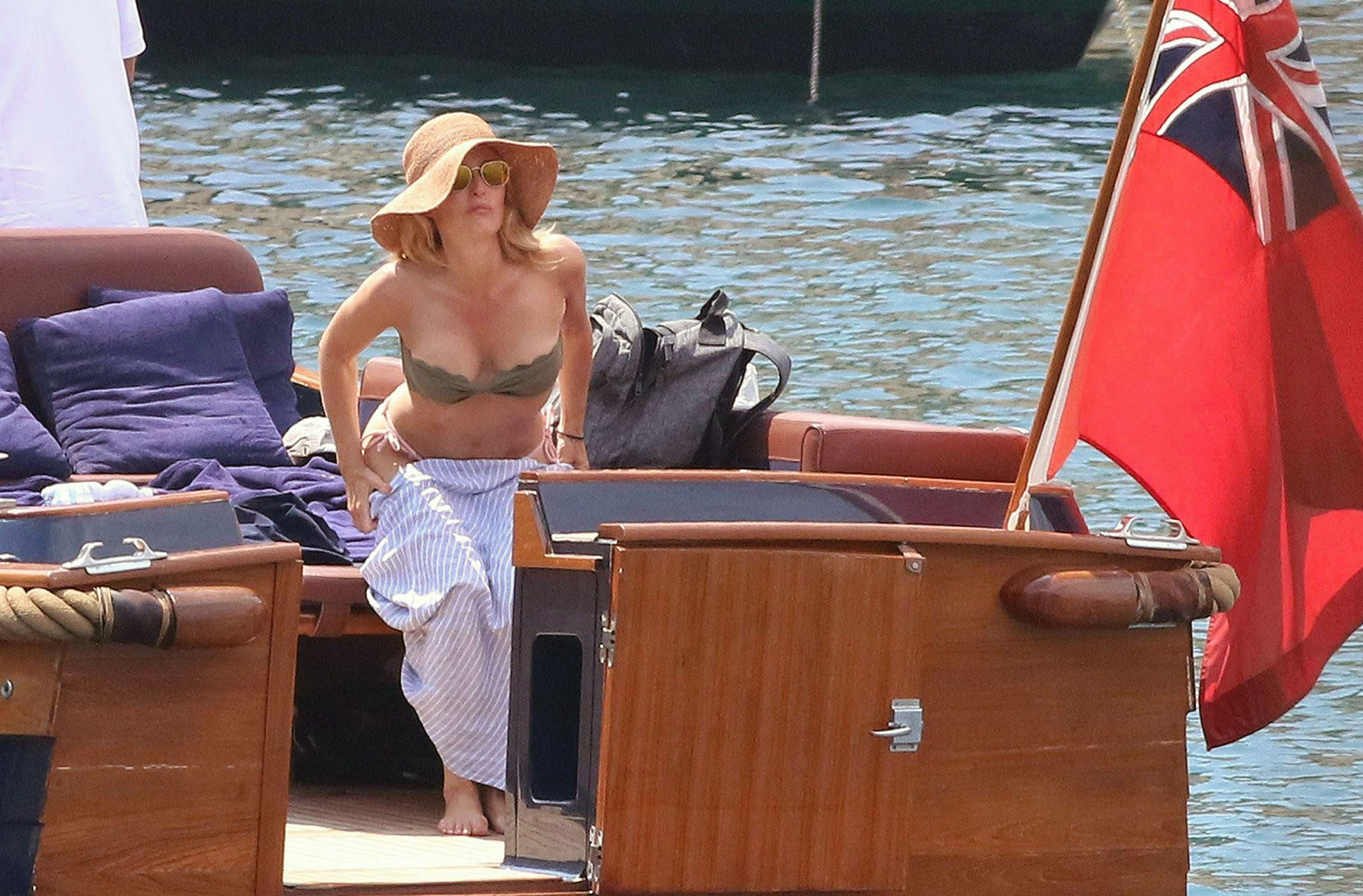 Gillian Anderson nude naked movies sexy hot bikini17