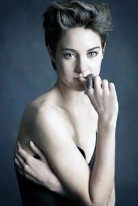 Shailene Woodley Naked Movie Scenes and Sexy Pics – Leaked Diaries