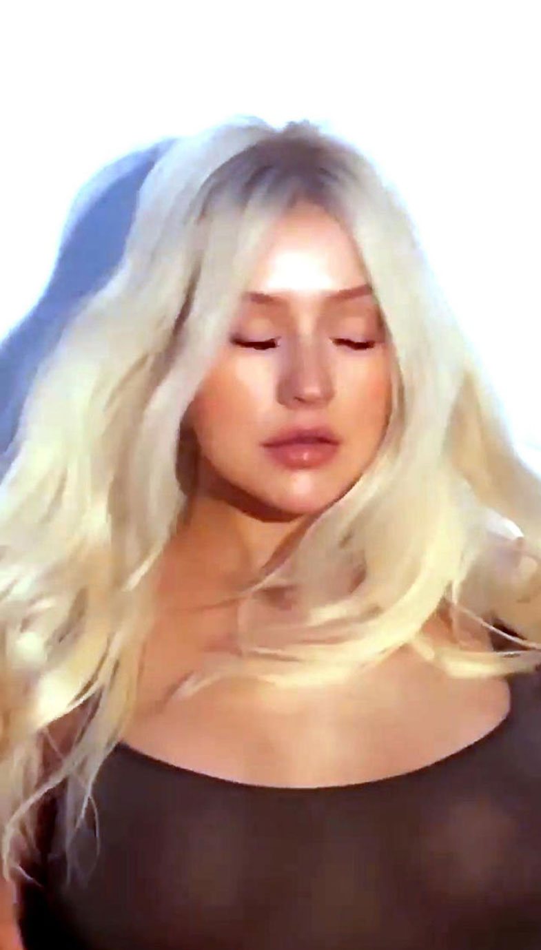 Christina Aguilera nude naked topless cleavage boobs ass nipples101