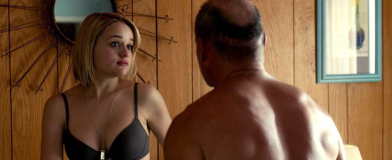 Joey King nude naked sexy hot topless cleavage2
