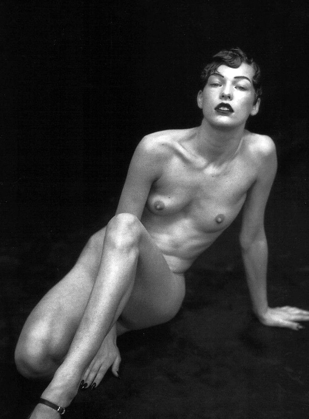 Milla Jovovich nude naked sexy topless hot nipples16