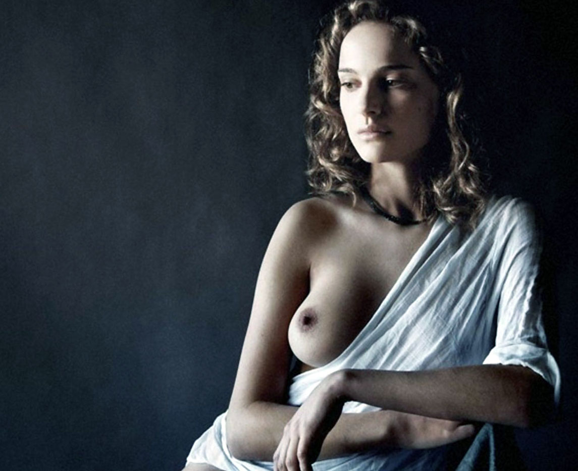 Natalie Portman Naked and Sexy Photo Collection.