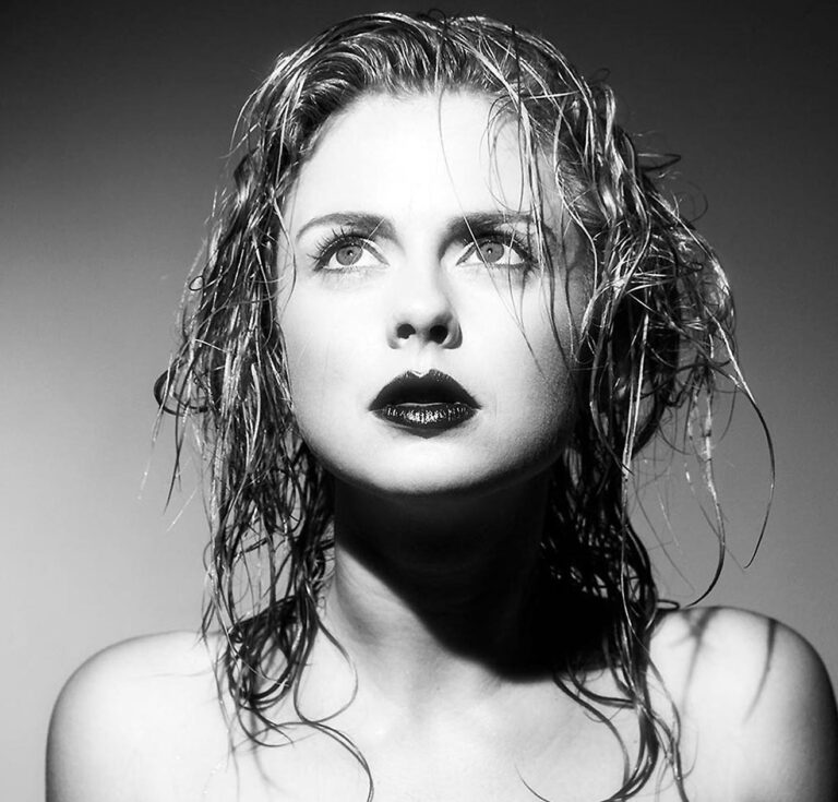 Rose Mciver Naked And Sexy Photo Collection – Leaked Diaries