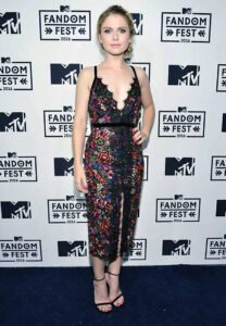 Rose McIver Naked and Sexy Photo Collection nude – Leaked Diaries