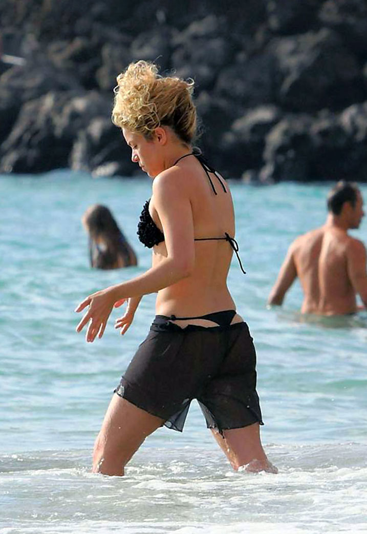 Shakira nude naked sexy topless hot bikini cleavage114