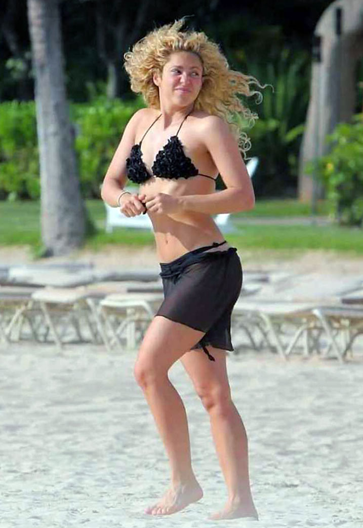 Shakira nude naked sexy topless hot bikini cleavage6