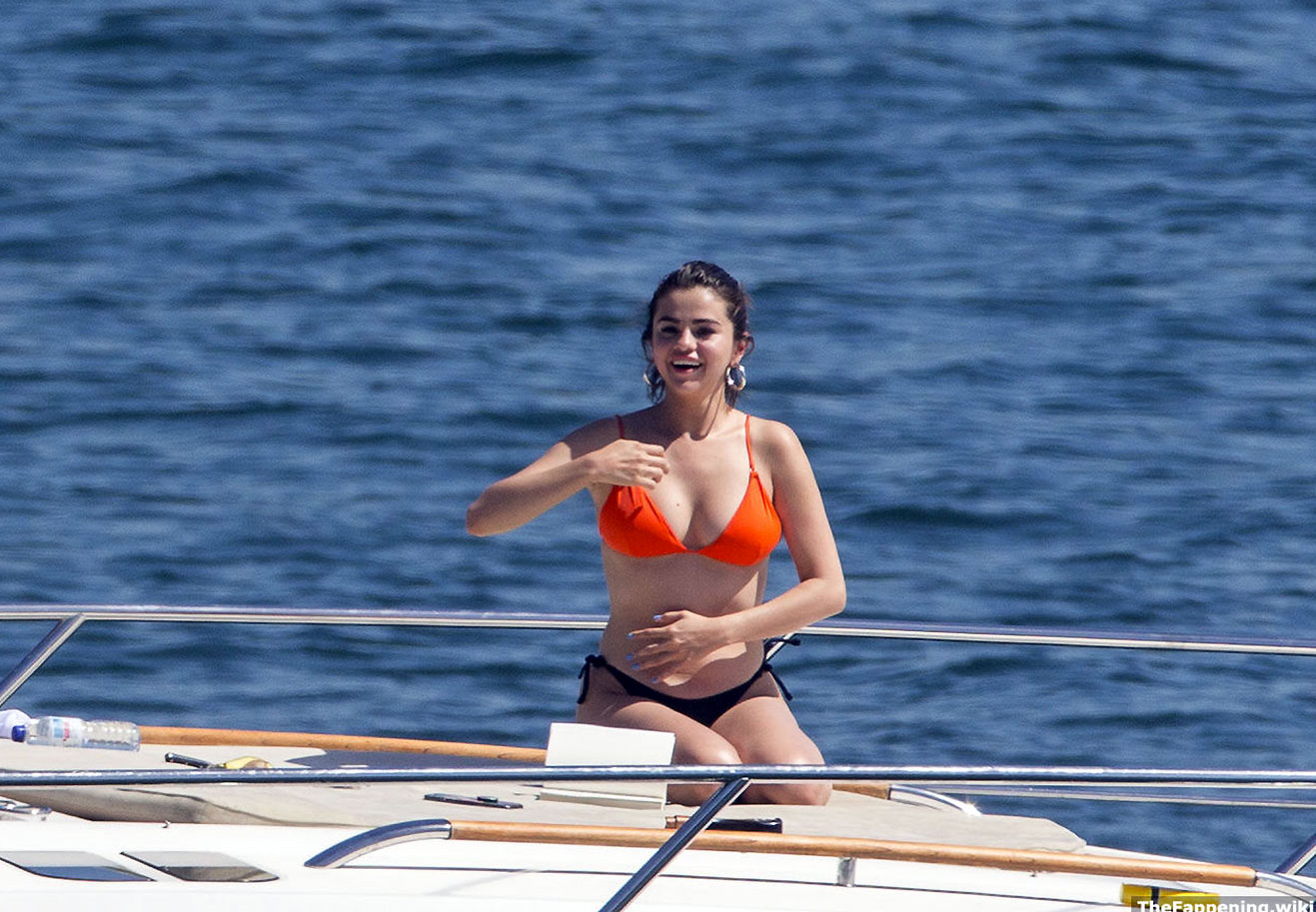 Selena Gomez nude topless sexy bikini LeakedDiaries 49