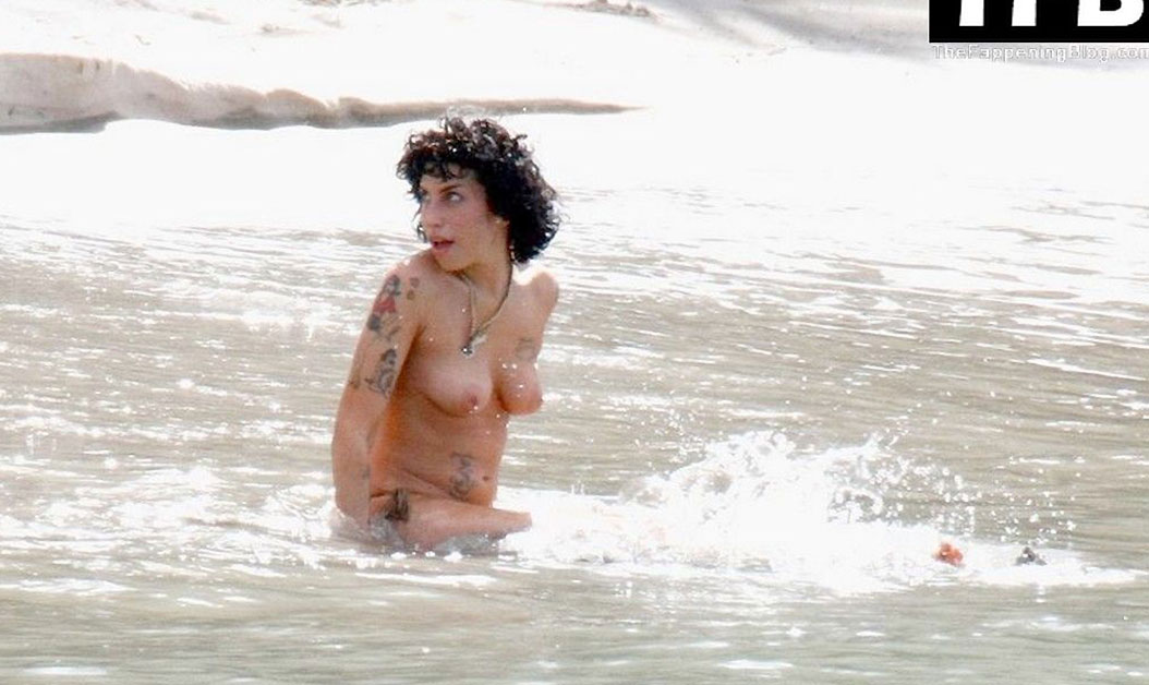 Amy Winehouse nude topless porn sexy bikini feet LeakedDiaries 11