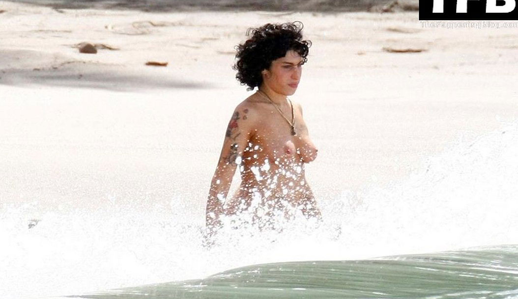 Amy Winehouse nude topless porn sexy bikini feet LeakedDiaries 62