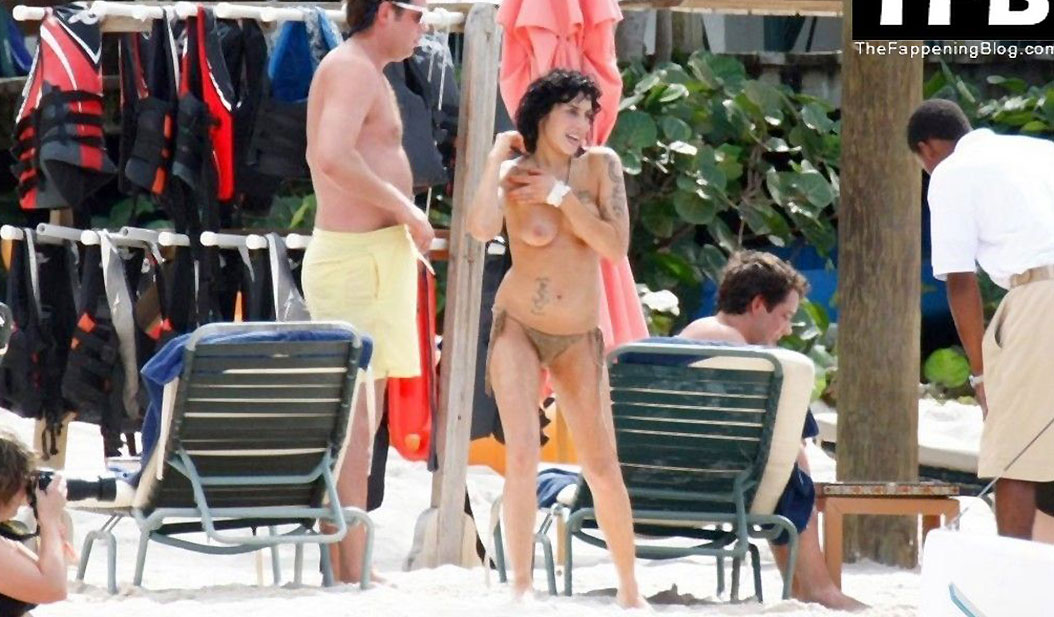 Amy Winehouse nude topless porn sexy bikini feet LeakedDiaries 72