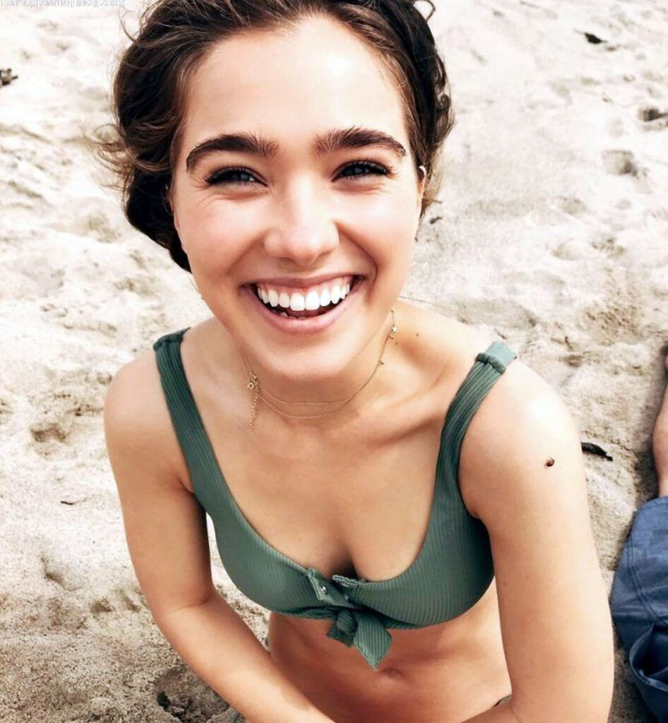 Haley Lu Richardson Nude and Sexy Pictures - 2021.