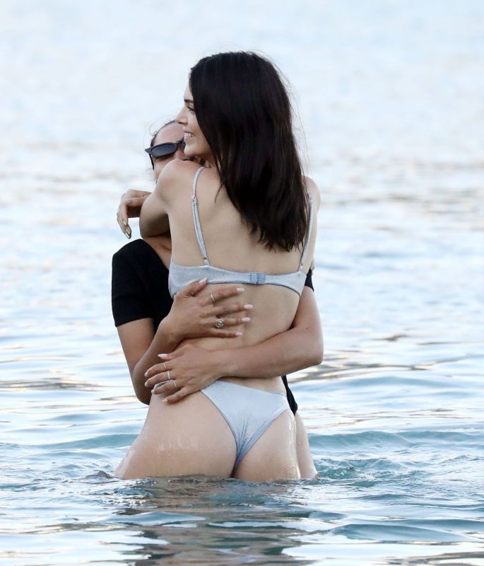 Kendall Jenner ass pictures: Great Ass For Spanking.