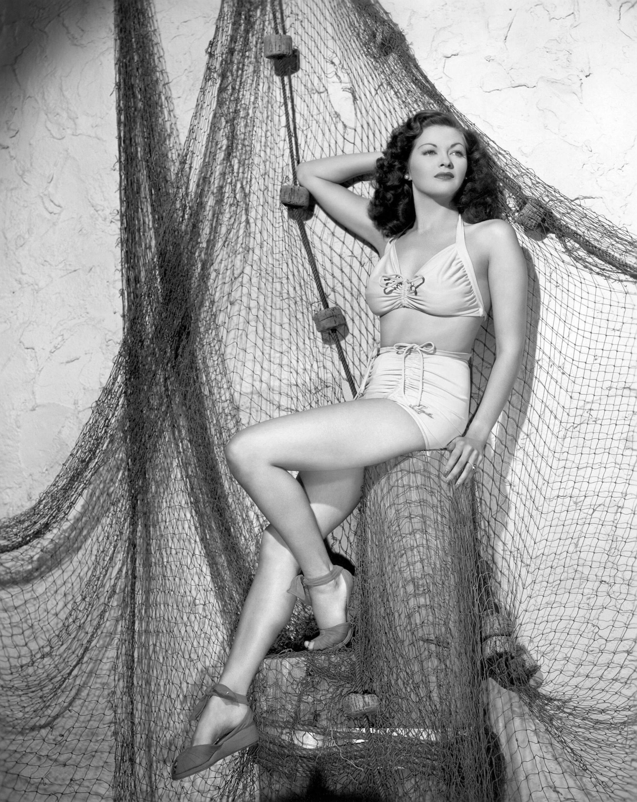 Yvonne De Carlo topless sexy hot boobs leakeddiaries 11 scaled
