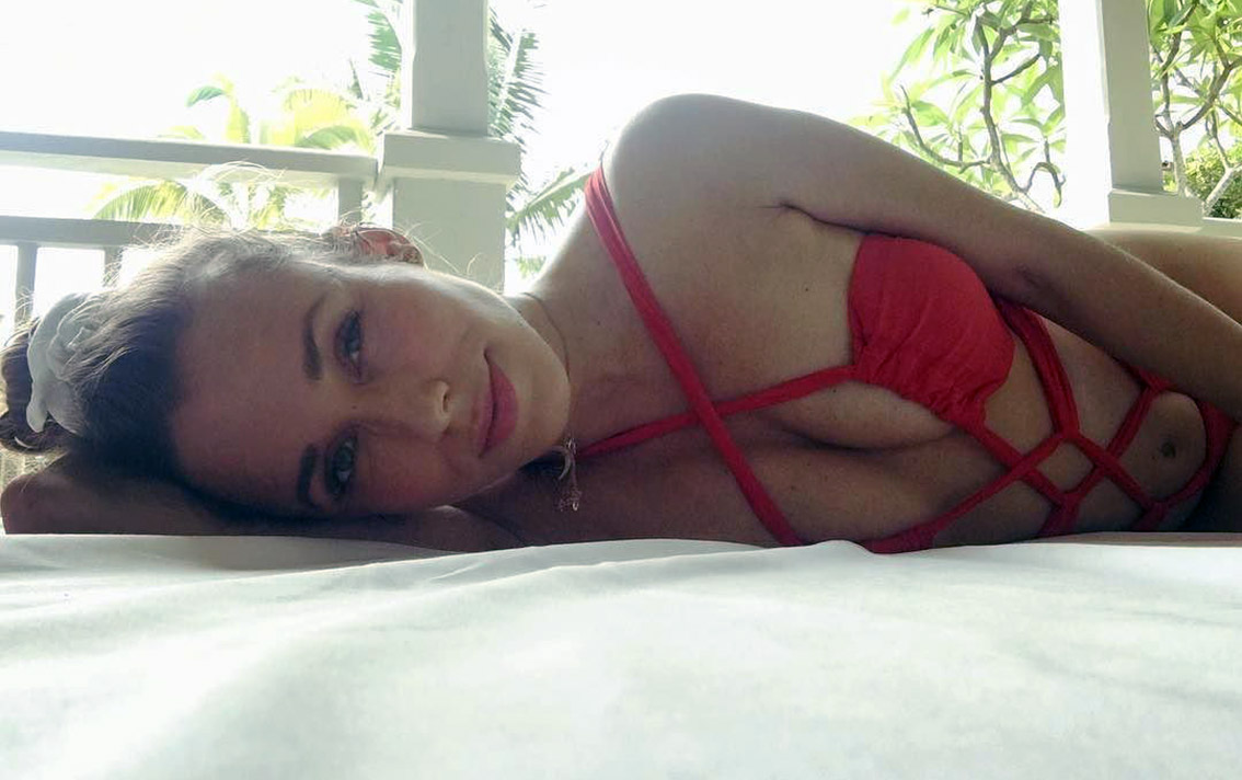 Annemarie Carpendale sexy hot nipple bikini ass leakeddiaries 49