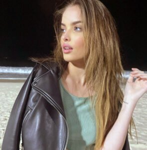 Giovanna Chaves Bikini and Hot Photos nude – Leaked Diaries