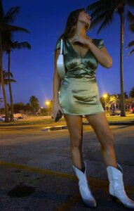 Lola Consuelos Bikini and Sexy Photos nude – Leaked Diaries