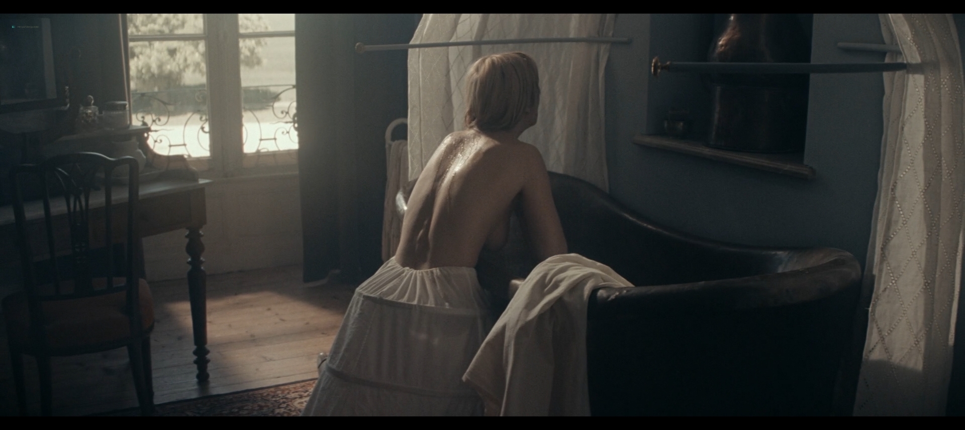 kelly reilly nude nsfw 15