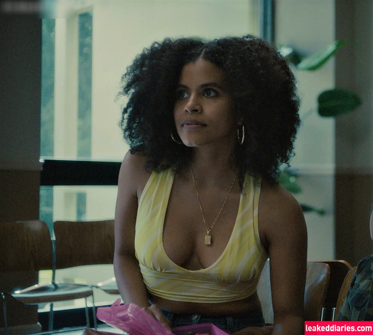 Zazie Beetz (zaziebeetz) photo 34