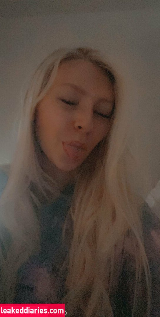 freshmanblondie18 (freshmanblondie18, sheblondie_) photo 410