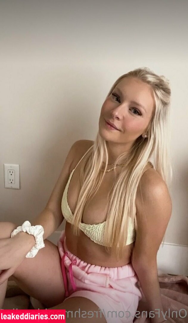 freshmanblondie18 (freshmanblondie18, sheblondie_) photo 569