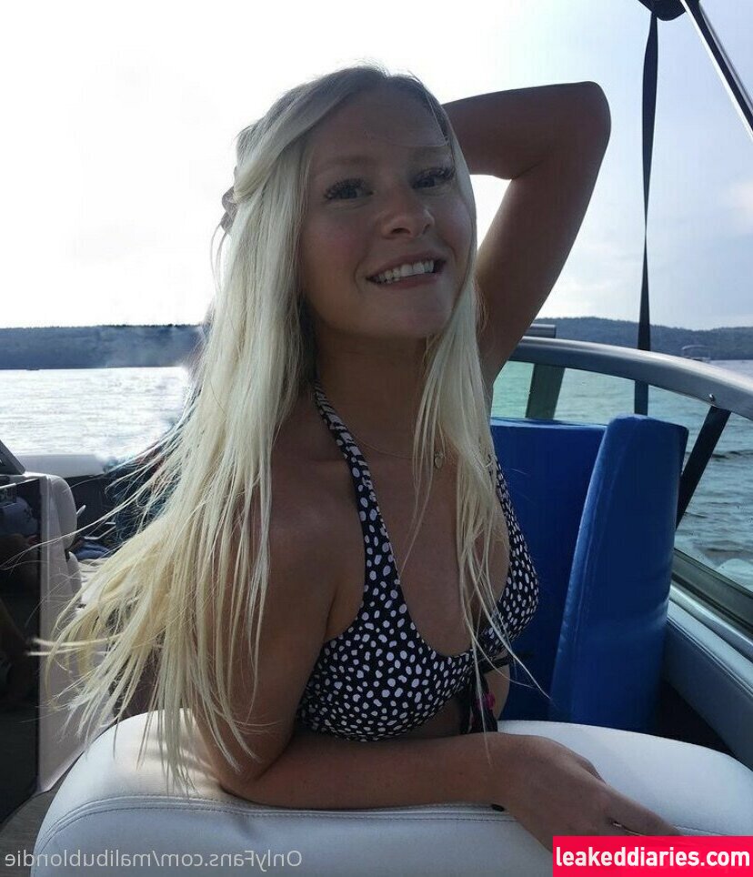 freshmanblondie18 (freshmanblondie18, sheblondie_) photo 703