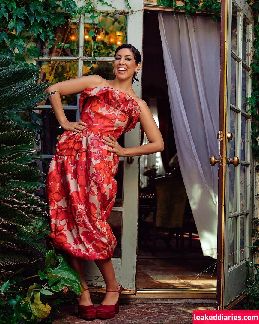 Stephanie Beatriz (Rosa Diaz, bellasramos, iamstephbeatz, stephaniebeatriz) photo 153