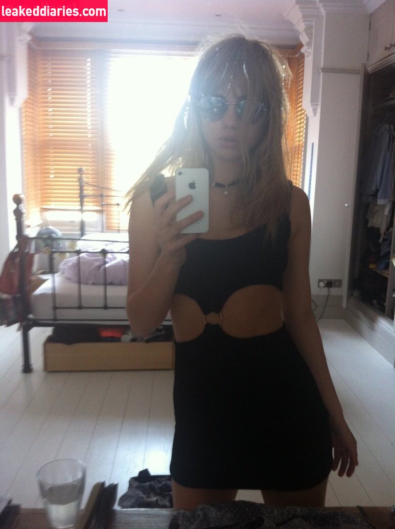 Suki Waterhouse (sukiwaterhouse) photo 225