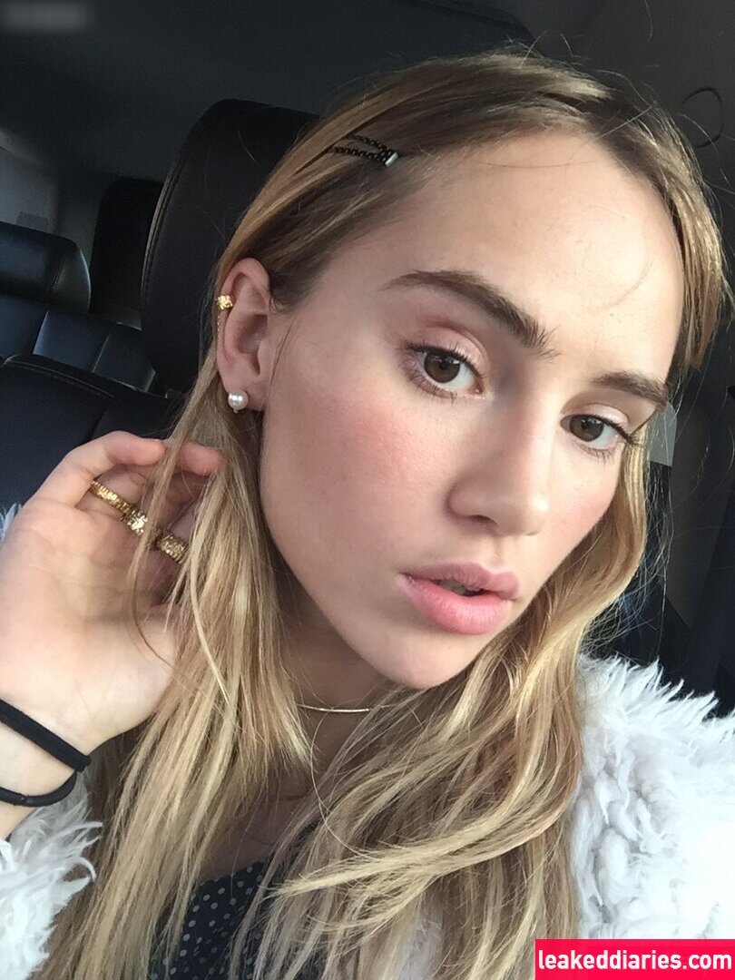 Suki Waterhouse (sukiwaterhouse) photo 243