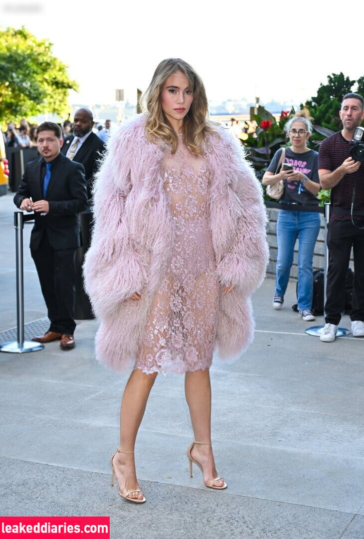 Suki Waterhouse (sukiwaterhouse) photo 26