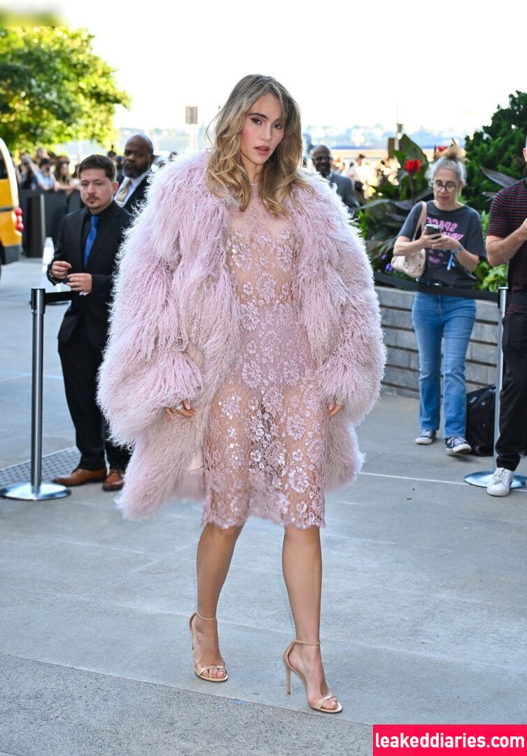 Suki Waterhouse (sukiwaterhouse) photo 28