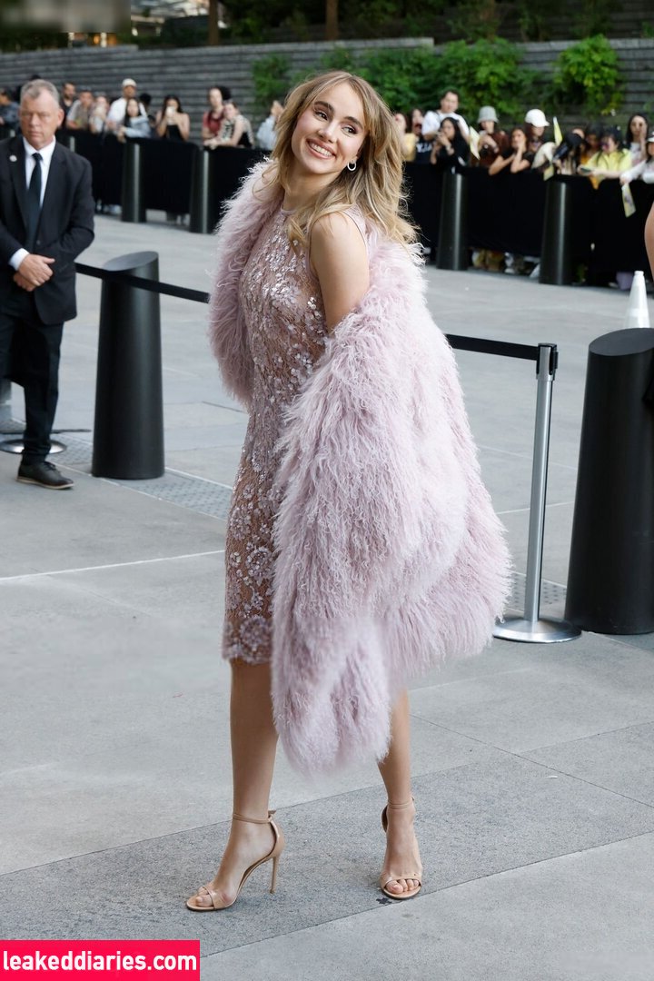 Suki Waterhouse (sukiwaterhouse) photo 29