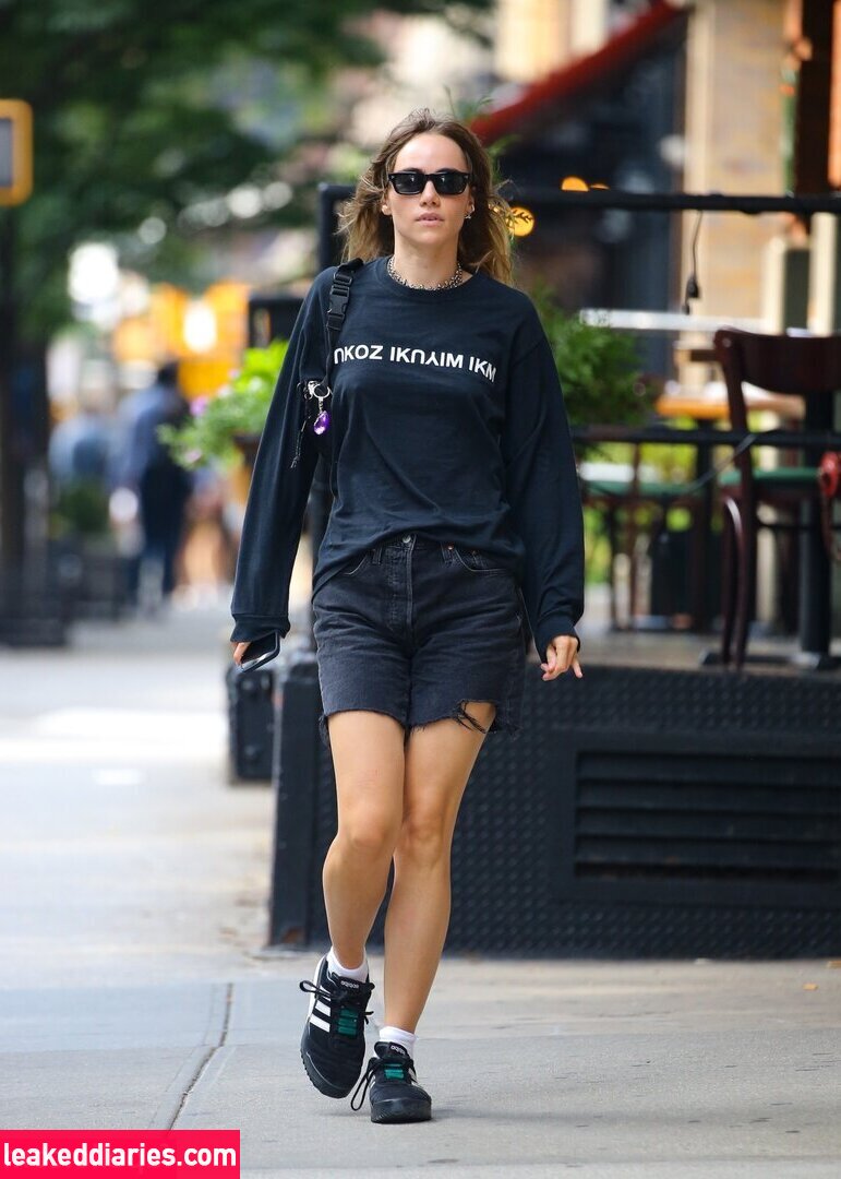 Suki Waterhouse (sukiwaterhouse) photo 377